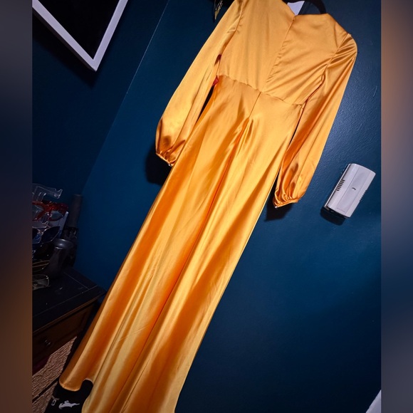 Elegant Yellow Satin Dress - Picture 3 of 11